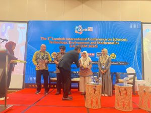 Dekan FITP menjadi salah satu best presenter dalam konferensi Internasional di Lombok